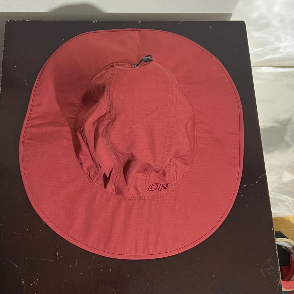 Outdoor Research Women's Wide Brim Sun Hat in Burgundy and Black - Picture 10 of 13
